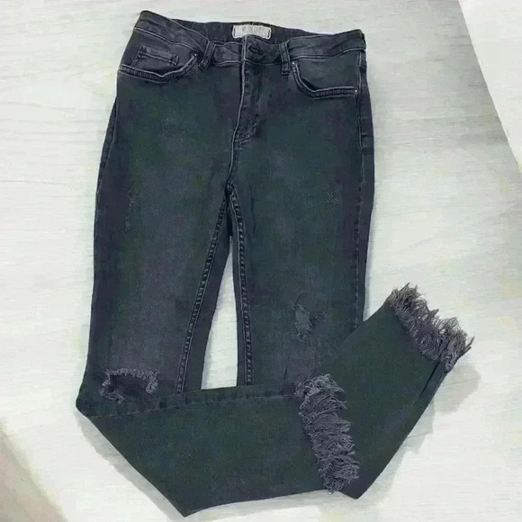 Free People. We The Free Fringe Skinny Ankle Jeans. - Picture 4 of 5